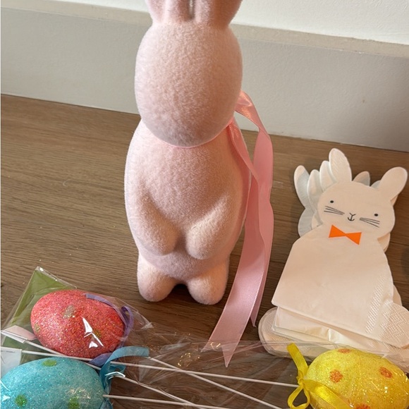 Lot of Easter/Bunny Party Decorations - Picture 2 of 6